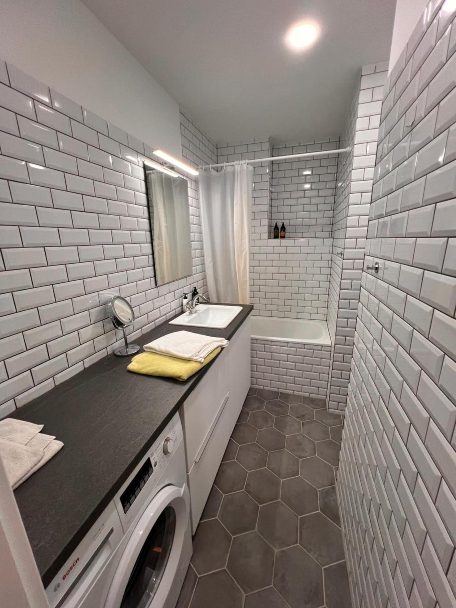Orient Express Paris-Pressburg By Zazi Apartment Bagian luar foto
